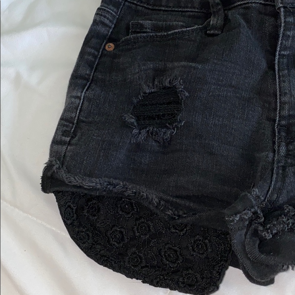 ♠️BLACK RIPPED SHORTS♠️ - Picture 3 of 4